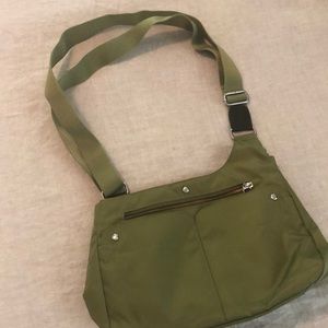 Baggallini green purse